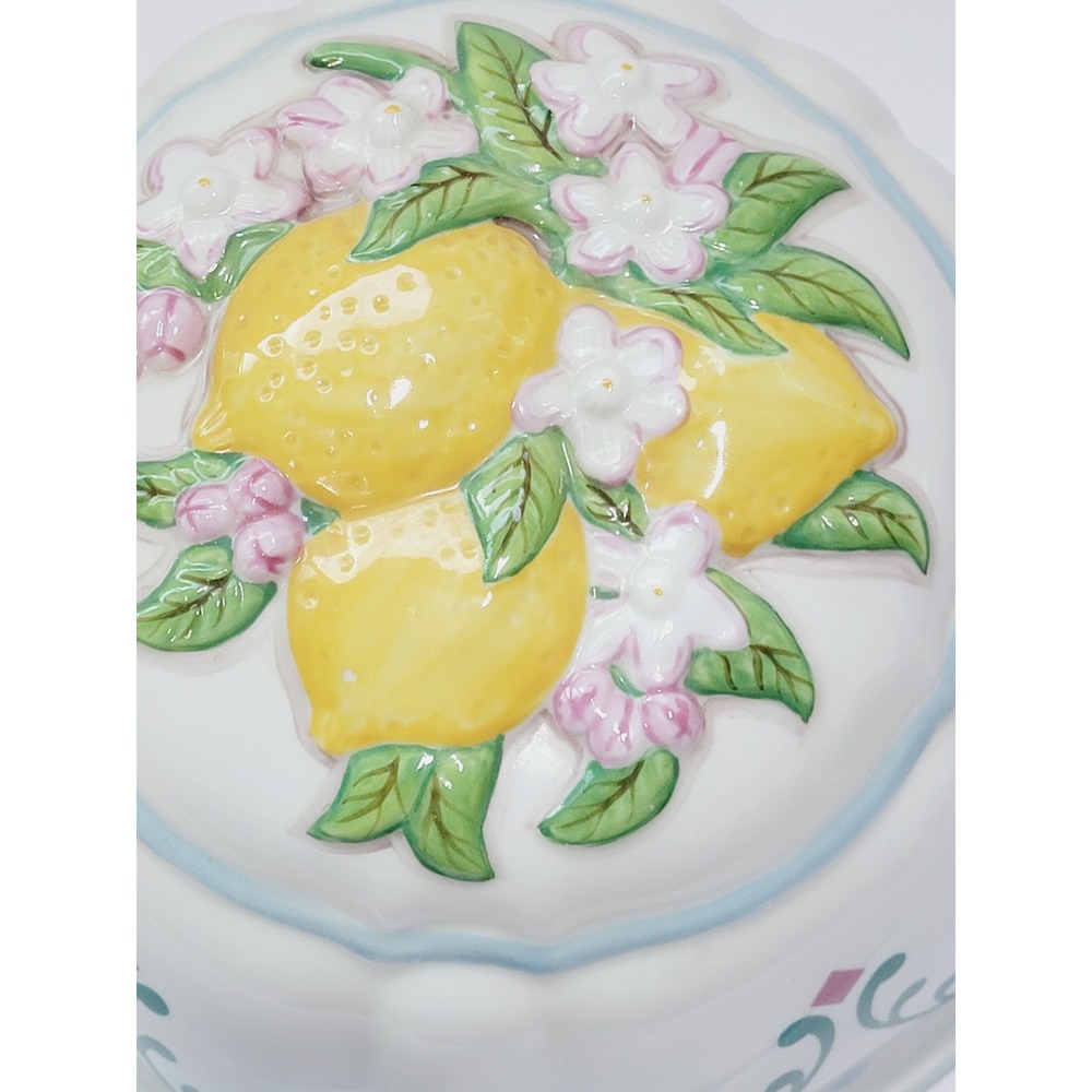 Franklin Mint Le Cordon Bleu Lemon Ceramic Jello Mold Wall Hanging 1986 White 7"